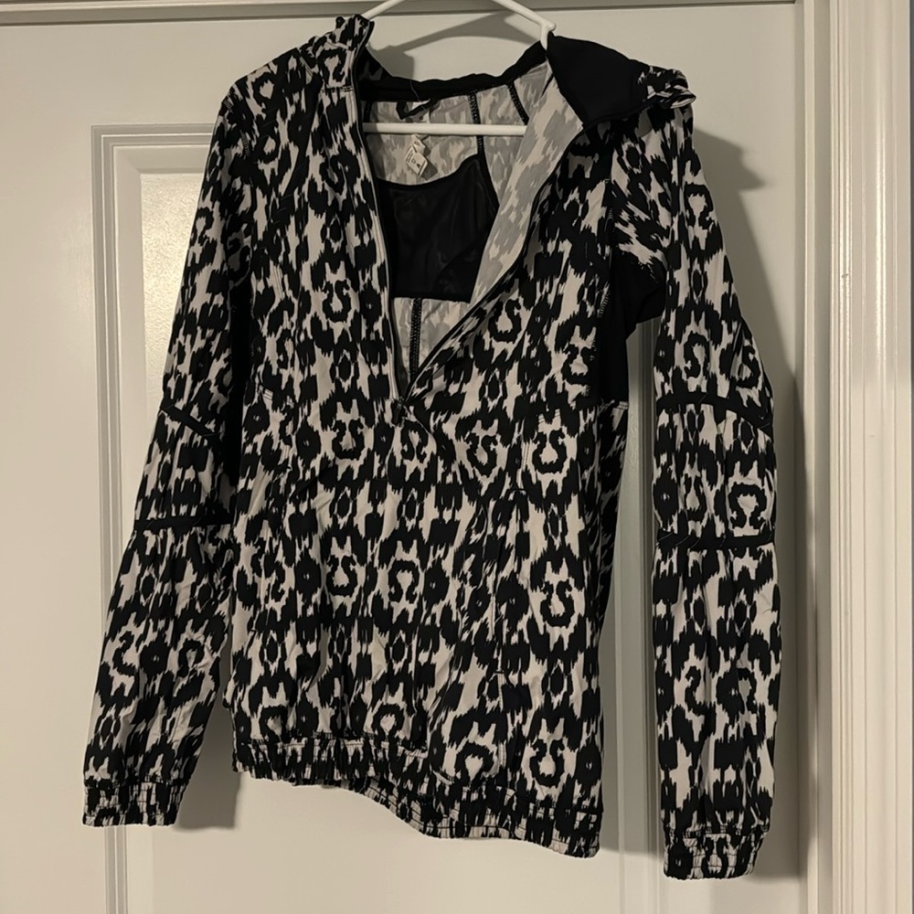 Lululemon windbreaker with hood